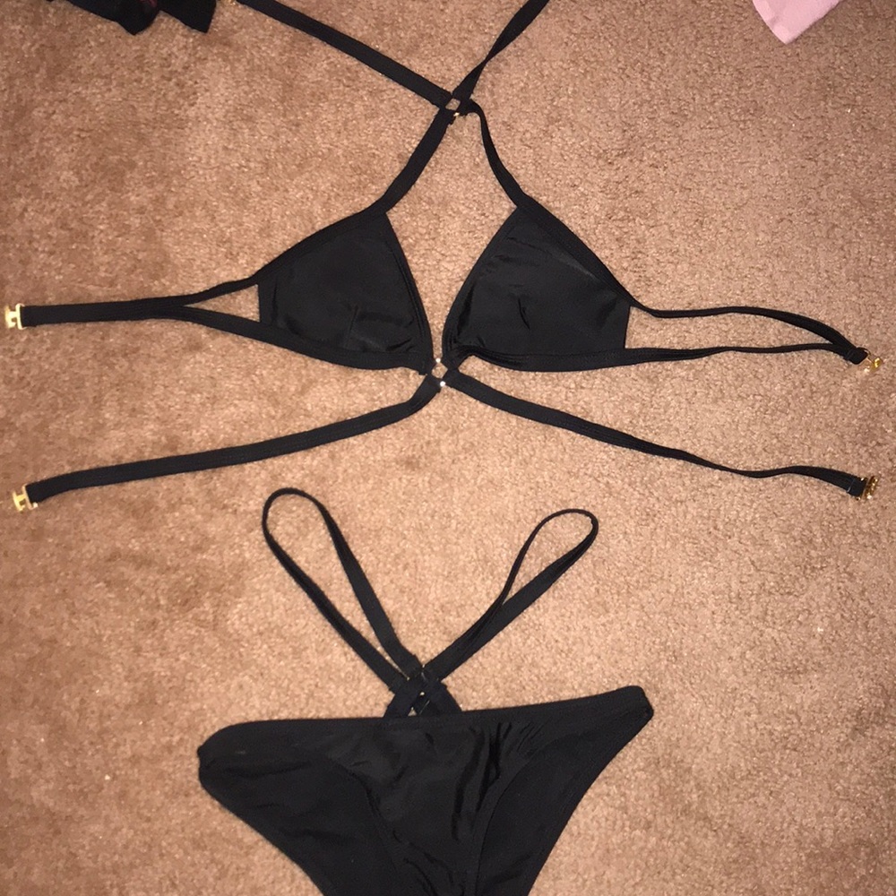 Black staple bikini